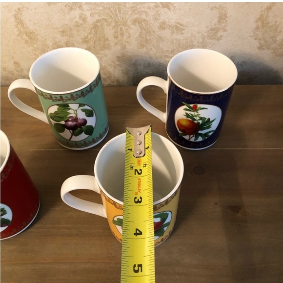 Vintage American Atelier set of 4 porcelain mugs - Picture 5 of 7